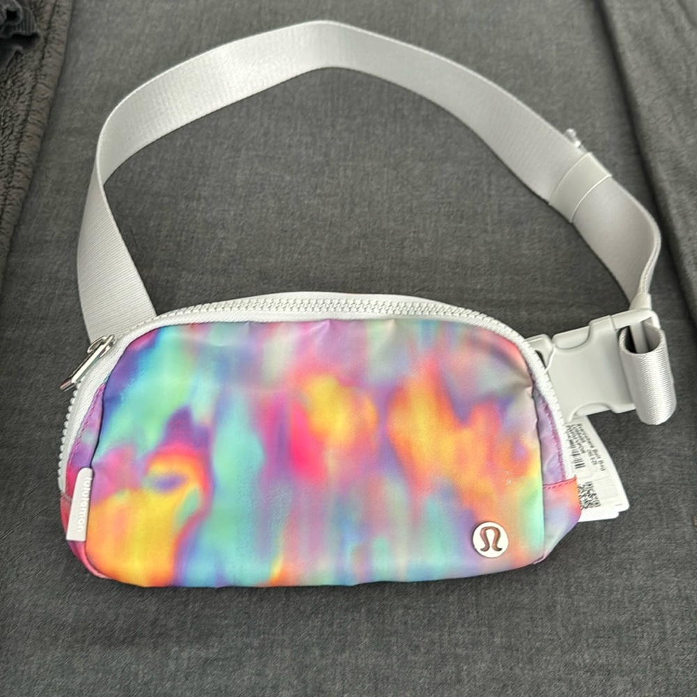 Lululemon everywhere bag